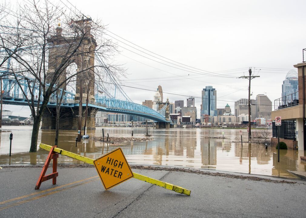 Flood crest
